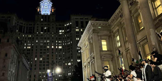 New York Belediyesinde Filistin için oturma eylemi! İsrail operasyonlarına devam ediyor...