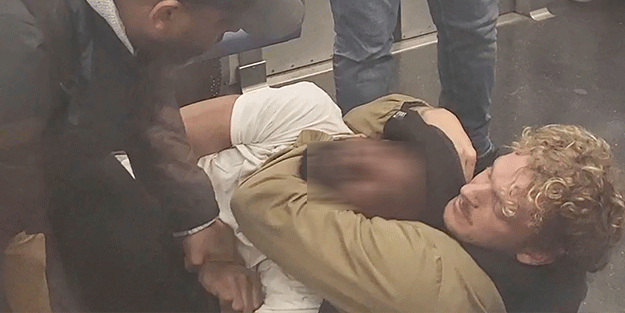 New York metrosunda siyahi evsizi boğan eski asker ikinci derece cinayetten yargılanacak