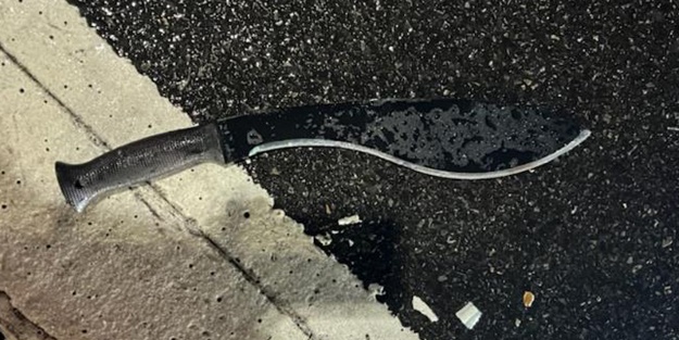 New York Times Meydanı'nda polise palalı saldırı