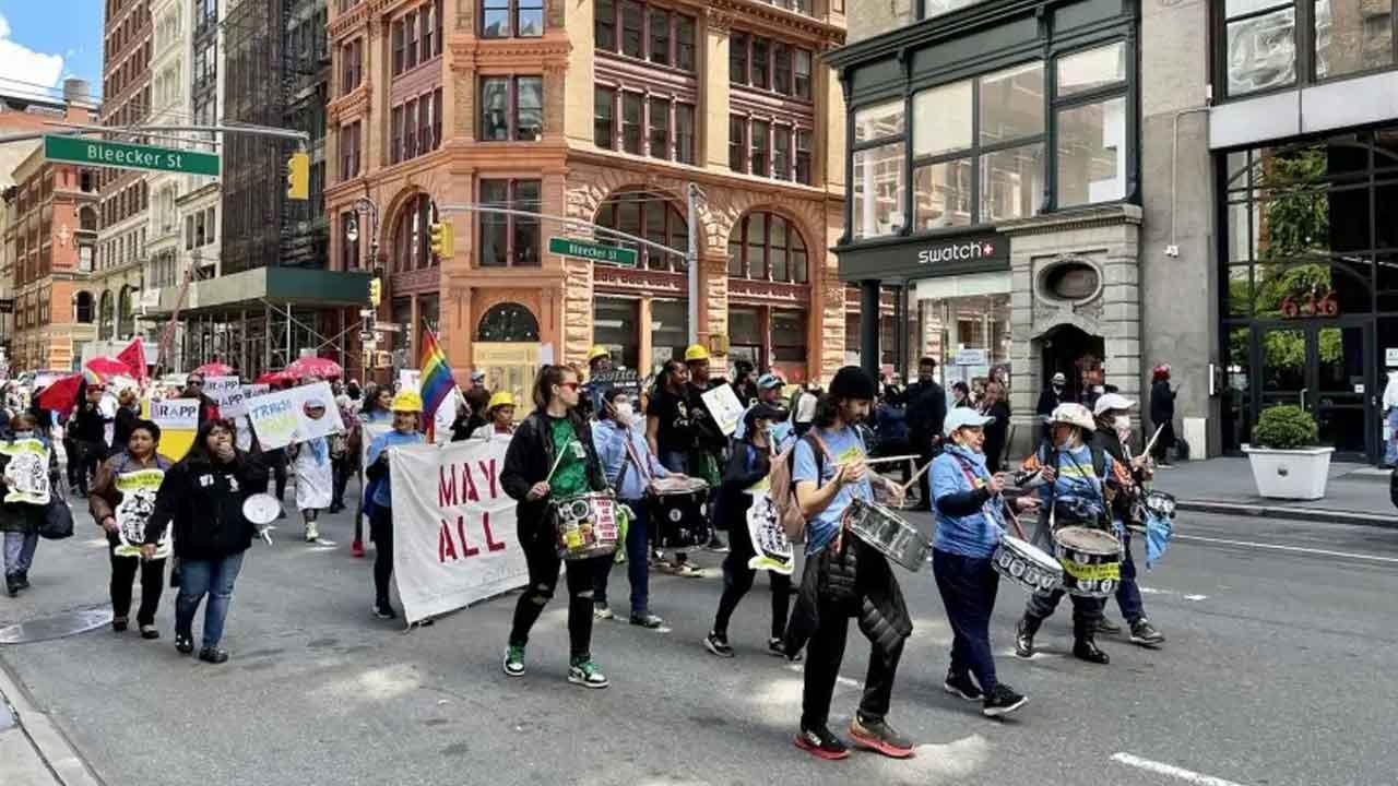 New York'ta 1 Mayıs gerilimi! Borsa binasını işgal etmek isteyen gruba polis müdahalesi!