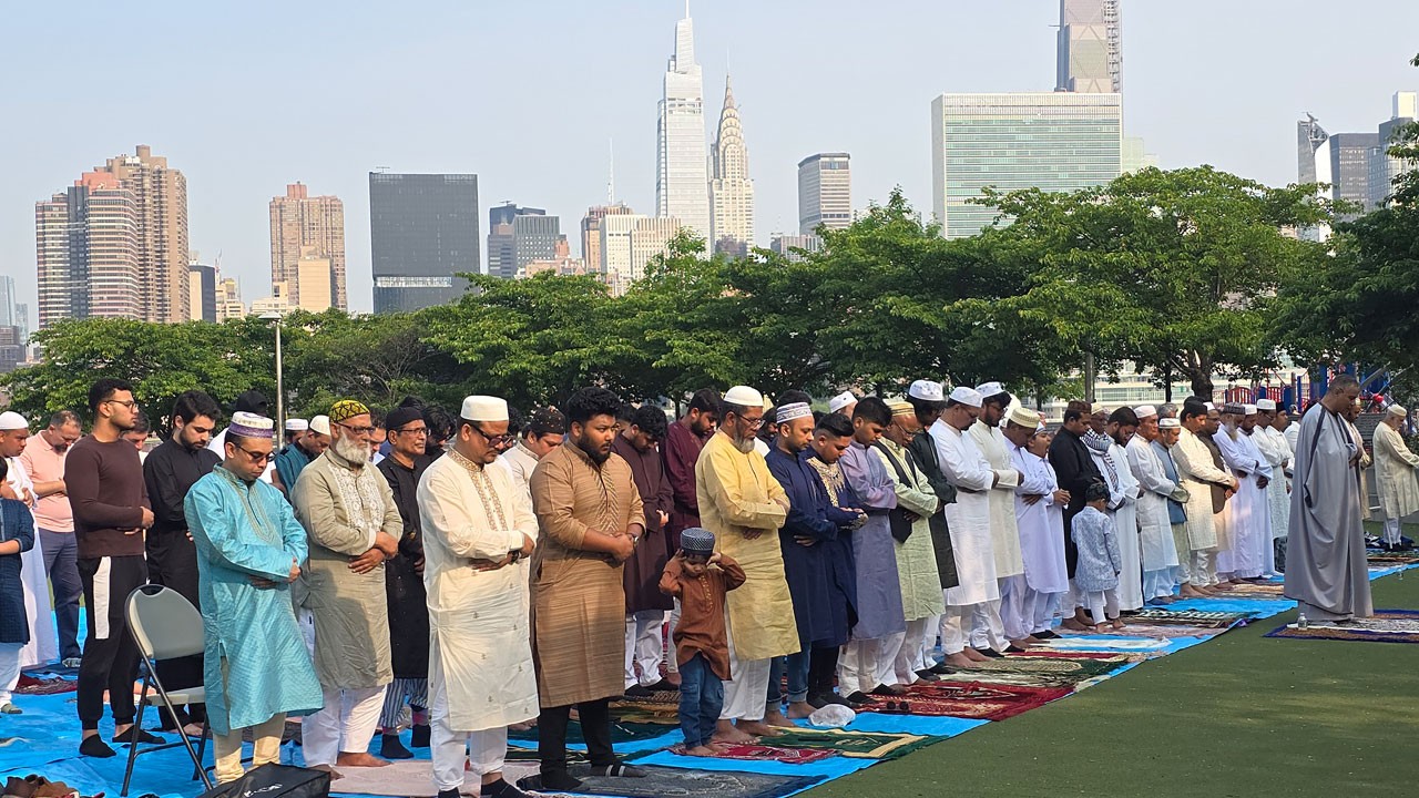 New York’ta bayram namazı parklarda kılındı