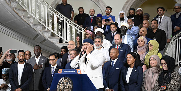 New York'ta heyecanlandıran ezan kararı!