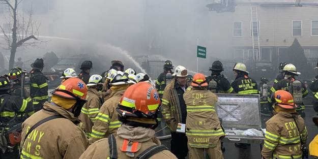 New York'ta patlama: 1ölü, 5'i polis 9 yaralı