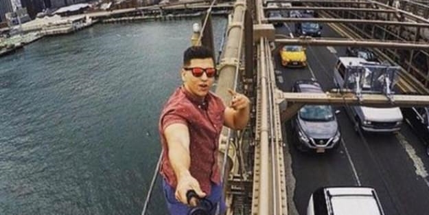 Selfie çeken turistin başına gelmeyen kalmadı