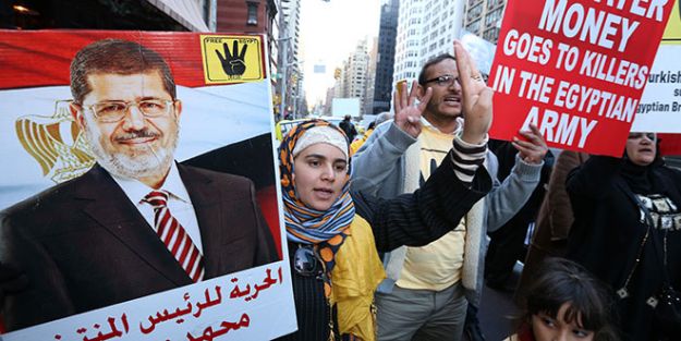 New York’ta Mursi’ye destek; cuntaya protesto