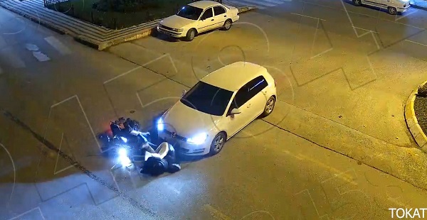 Neye uğradıklarını şaşırdılar! Tokat'ta kaza anı böyle görüntülendi