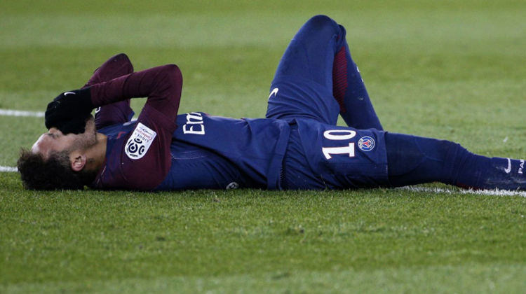 Neymar gözyaşları içinde sahadan ayrıldı