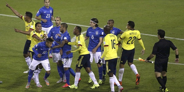 Neymar'a topuklu ayakkabıyla vururdum!