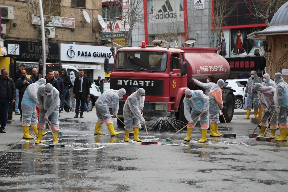 Niğde Belediyesi Parkları yıkadı 