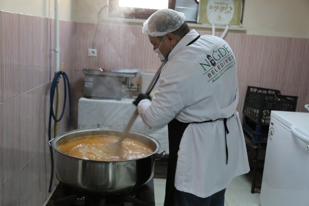 Niğde Belediyesi Ramazan ayı ile yardımlaşmayı hızlandırdı 