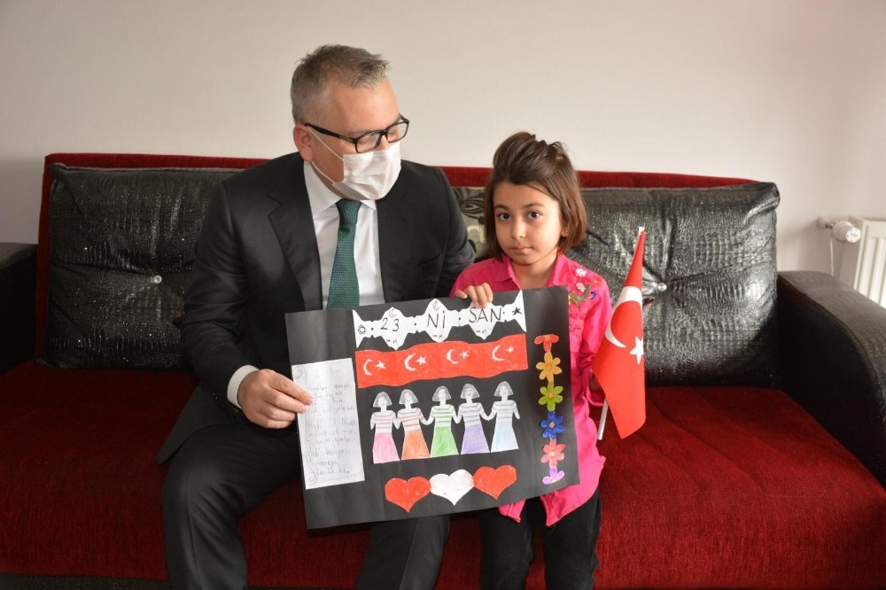 Niğde Valisi Şimşek, çocukların bayramını kutladı 