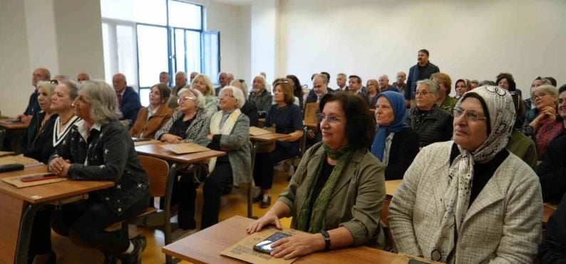 Niğde'de 60 yaş ve üzeri 49 öğrenci üniversiteli oldu: İlk dersi rektör verdi