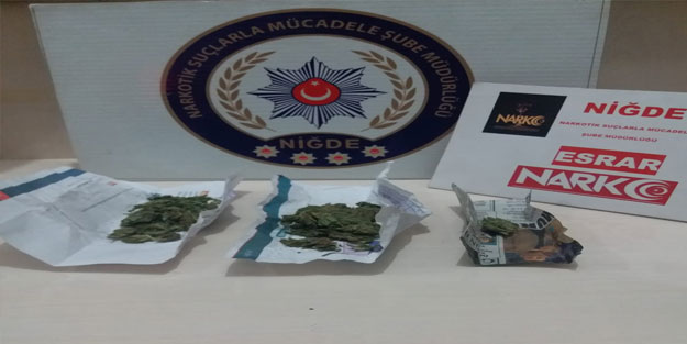 Niğde'de berber koltuğuna saklanmış uyuşturucuyu bulundu