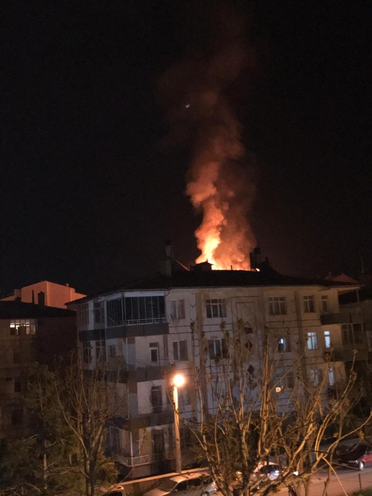 Niğde’de çatı yangını korkuttu 