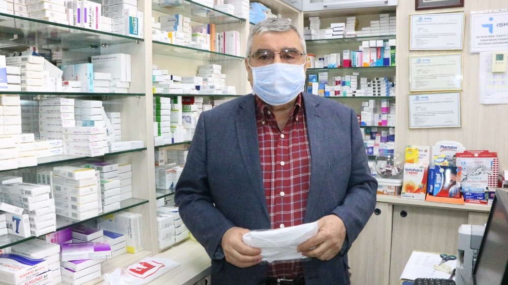 Niğde’de eczanelerde maske dağıtımı devam ediyor 