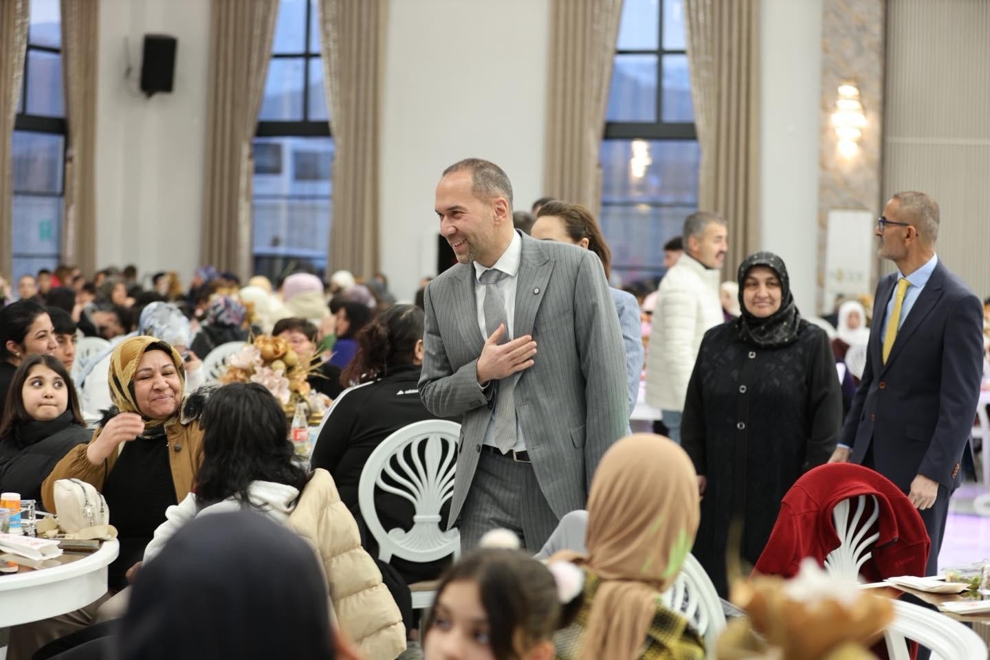 Niğde'de gönül sofraları yetim çocuklar için kuruldu