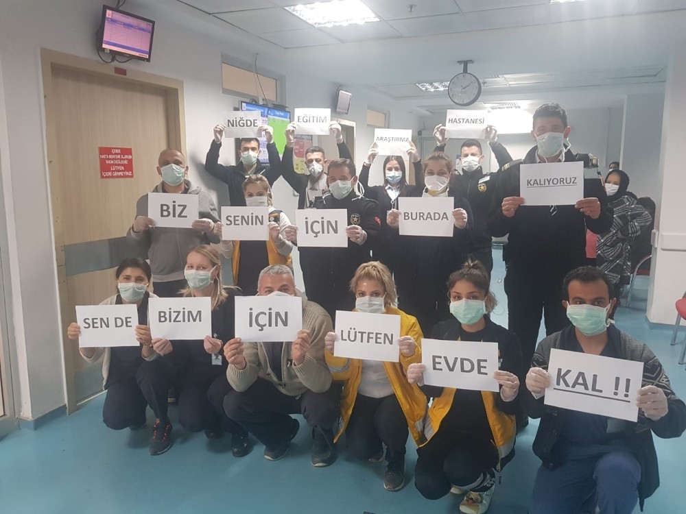 Niğde‘de hastane çalışanlarından ‘Evde Kal’ çağrısı 
