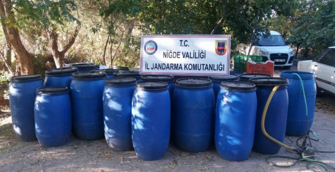 Niğde'de jandarmadan kaçak şarap imalathanesine baskın