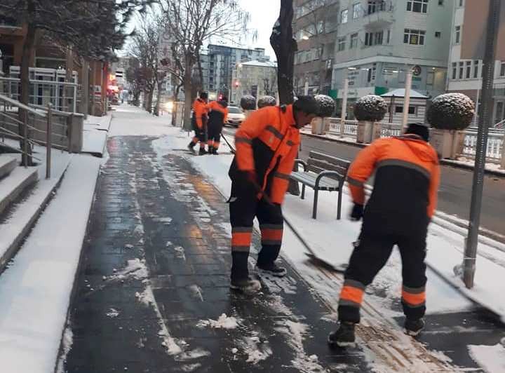 Niğde’de kar yağışı etkili oluyor 