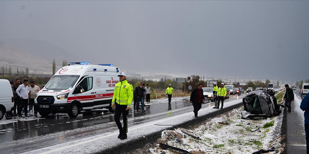 Niğde'de kayganlaşan zemin zincirleme kazaya sebep oldu!