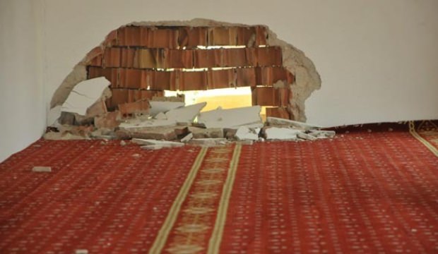 Niğde'de namaza 7 dakika kala camiye yıldırım düştü!