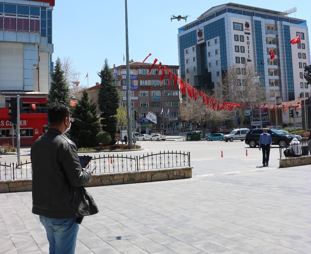 Niğde’de polis drone ile sosyal mesafe kontrolü yaptı 