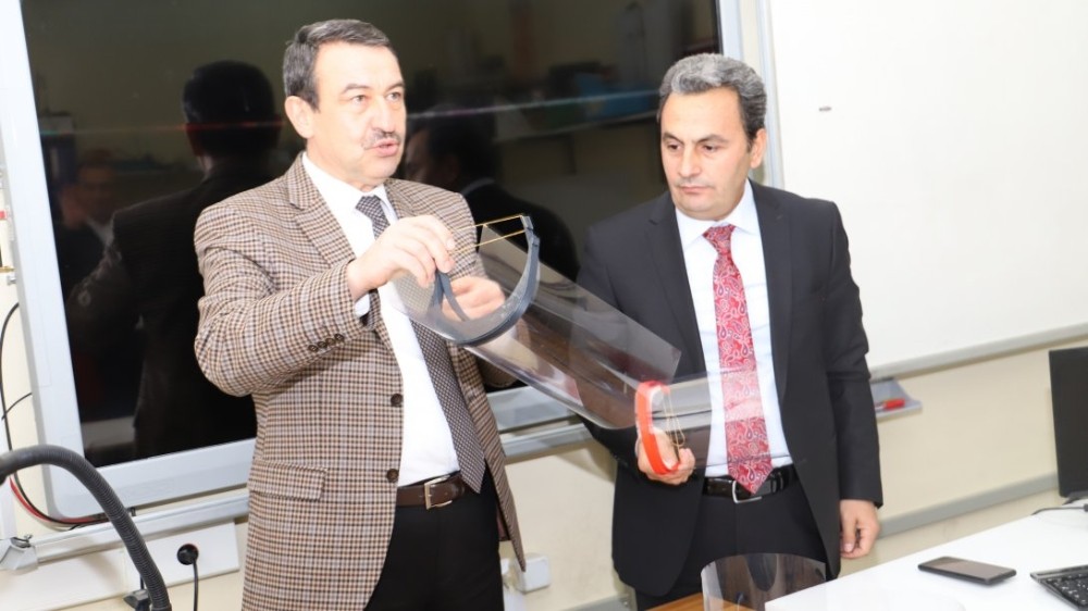Niğde’de sağlıkçılar için siper yaptılar 