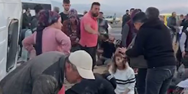 Niğde'de tarım işçilerini taşıyan minibüs devrildi: 15 kişi yaralandı