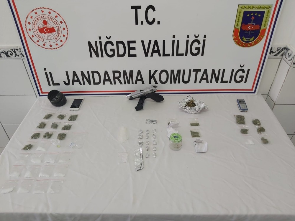 Niğde’de uyuşturucu satıcısı 2 kişi tutuklandı 