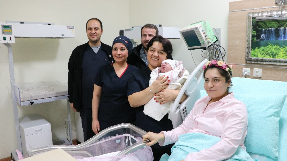 Niğde’de yeni yılın ilk bebeği Zeynep oldu 