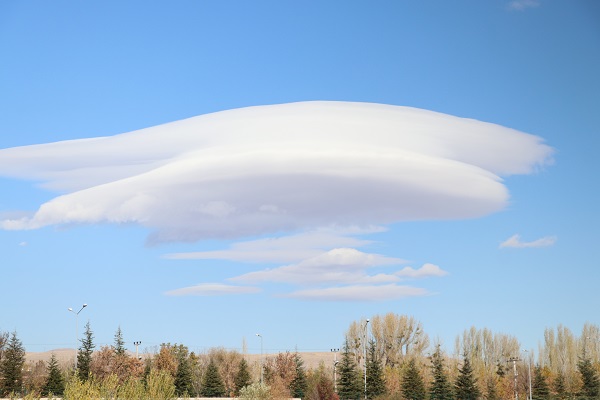 Gökyüzünden gözlerini ayıramadı