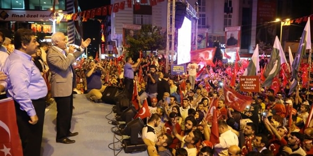 Nihat Hatipoğlu'ndan darbe girişimi yorumu