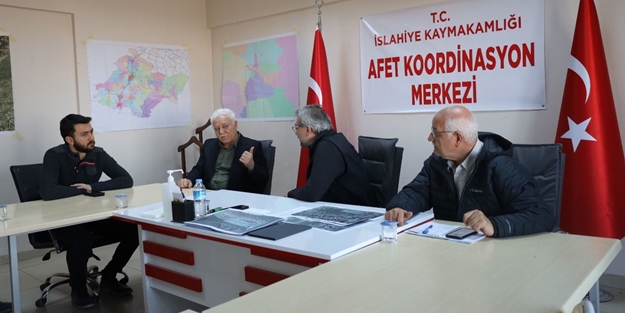 Nihat Hatipoğlu’ndan depremzedelere moral ziyareti