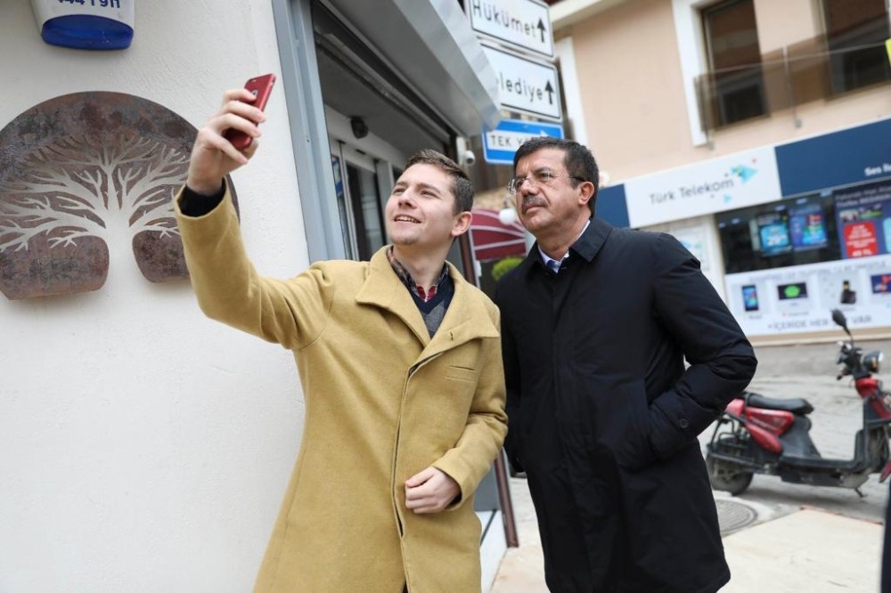 Nihat Zeybekci sosyal medyada çok konuşuldu, rakiplerine fark attı 