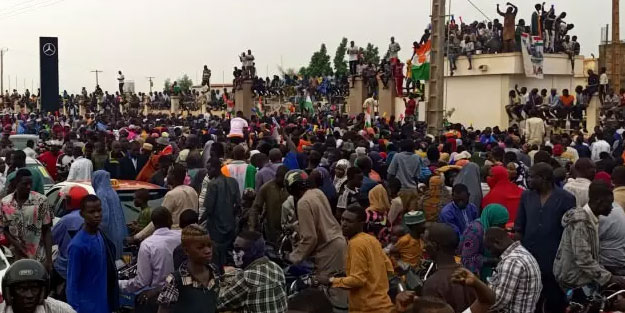 Nijer'de Fransa karşıtlığı: Fransız askerler ülkeyi terk etsin