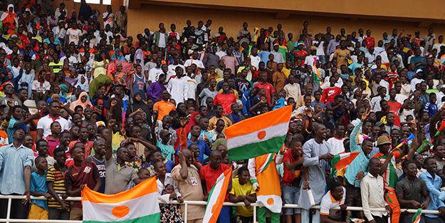 Nijer'de on binlerce kişi Fransa karşıtı gösteri düzenledi!
