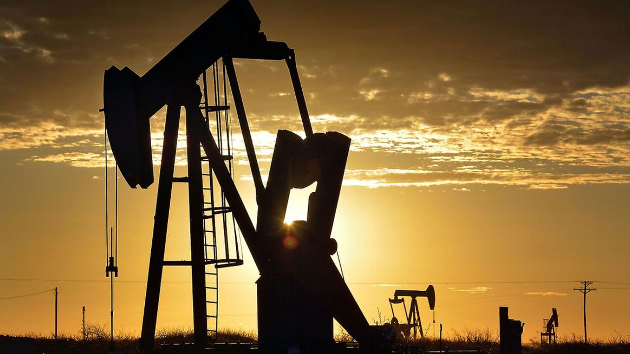 Nijerya, petrolü yerel para birimiyle satmaya başladı