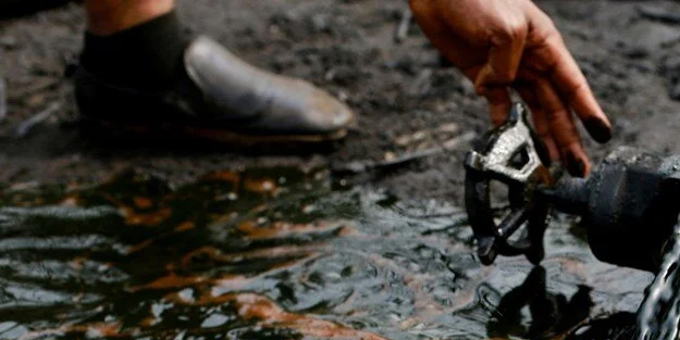 Nijerya'da 12 petrol tesis imha edildi! Kaçak petrolü ülke rezervlerini etkiledi! Bölgede operasyon başladı