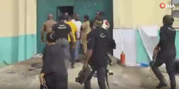 Nijerya'da kaçan yüzlerce mahkumun peşine düştüler