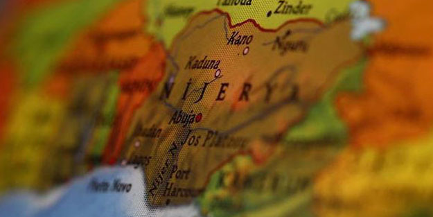 Nijerya'da papaz 77 kişiyi rehin aldı!