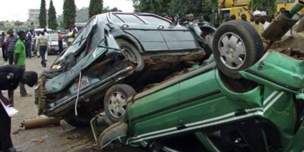 Nijerya'da trafik kazası! Çetelerle mücadeleye giderken öldüler