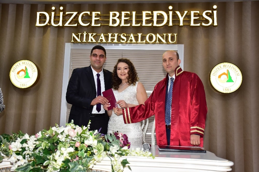 Nikah dairesinde 02.02.2020 yoğunluğu 