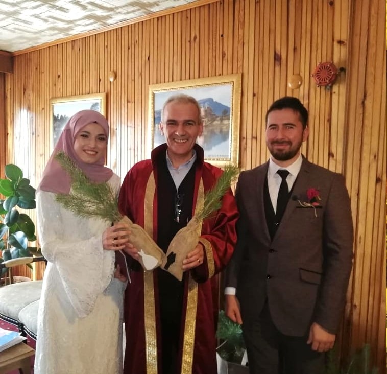 Nikah şekeri yerine fidan dağıttılar 