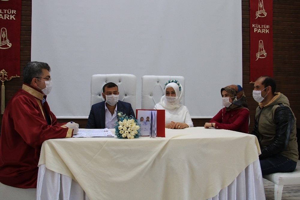 Nikah törenlerinde sıkı korona virüs önlemi 