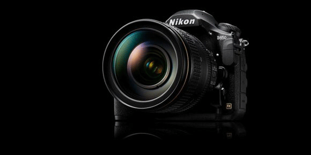 Nikon zirveyi ele geçirdi