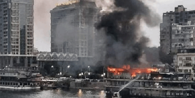 Nil Nehri’nde gemi alev alev yandı