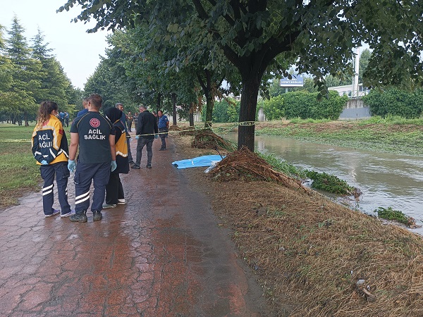 Nilüfer Çayı'nda sürüklenen erkek cesedi bulundu
