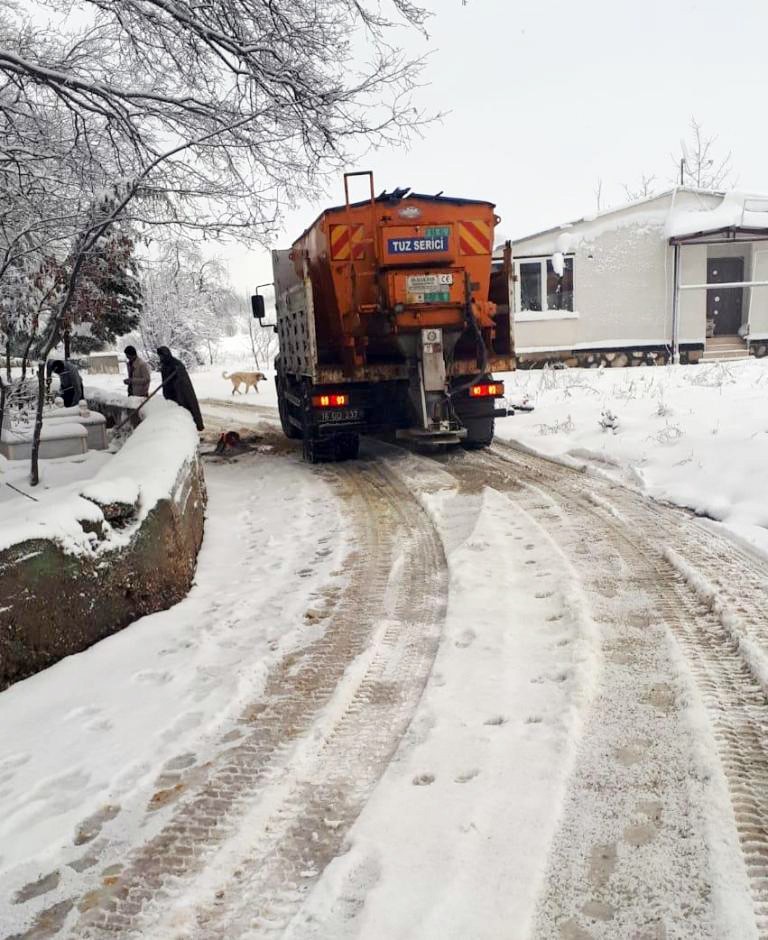 Nilüfer’de karla mücadele ekipleri iş başında 