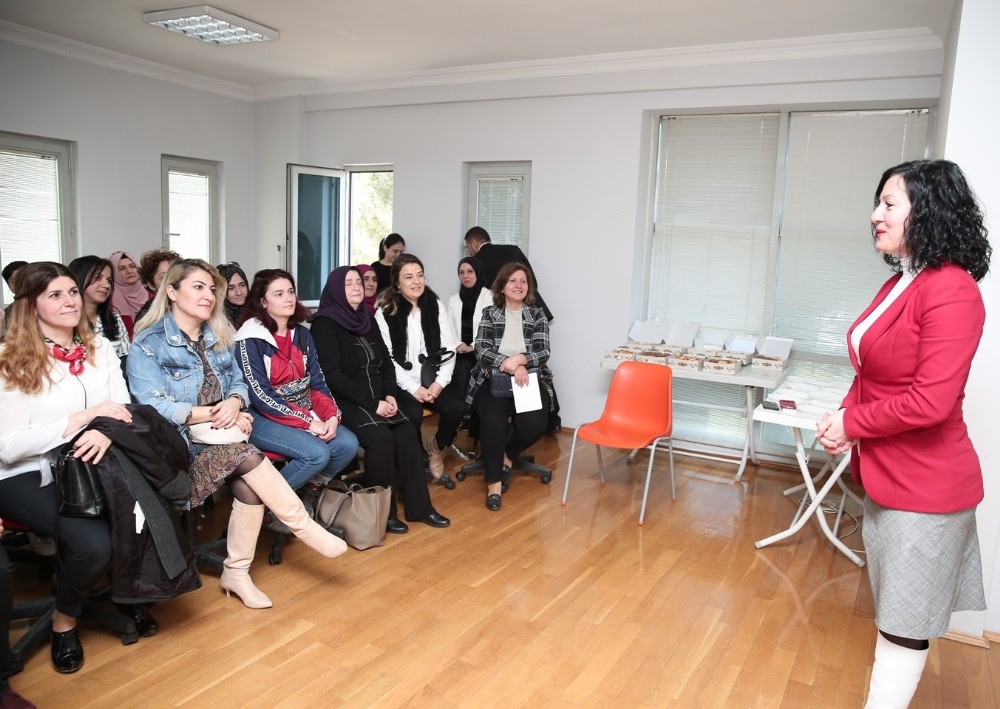 Nilüferli kadınlar İngilizce öğreniyor 
