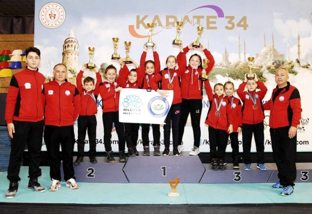 Nilüferli karatecilerden 8 kupa 5 madalya 